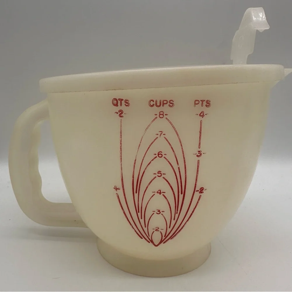 Tupperware Vintage Mix-N-Store 2 Quart Measuring Bowl